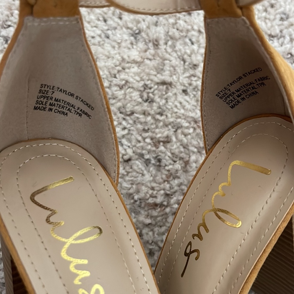 Lulu’s Heels size 7 - Picture 3 of 6